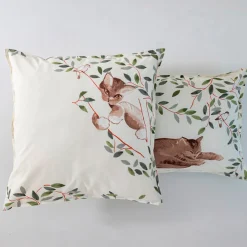 Chats sur la branche Linge de lit