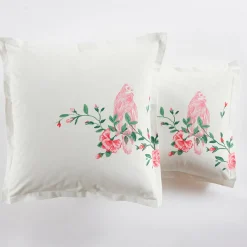 Coeur en fleurs Taie d'oreiller