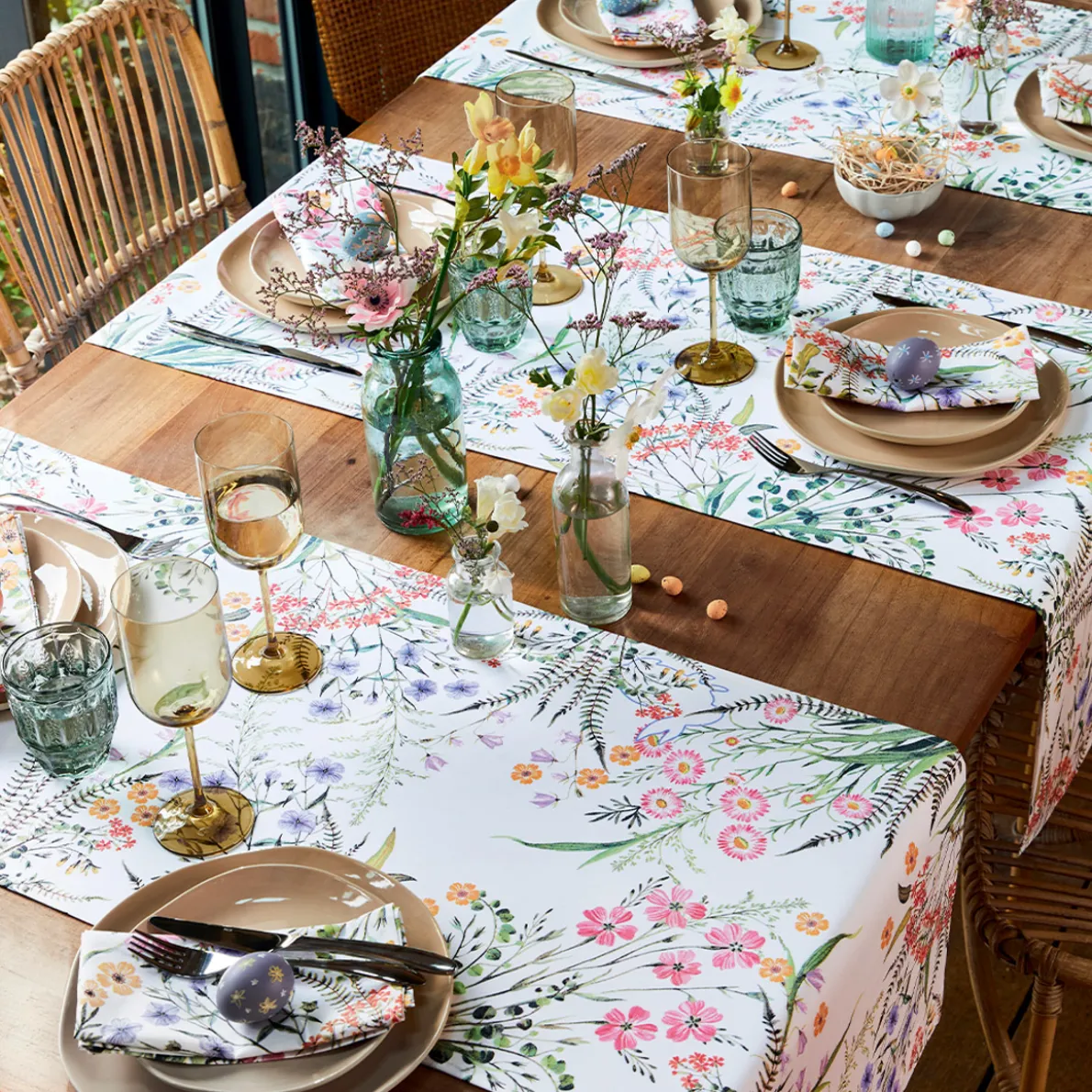 Dans la closeraie Chemin de table