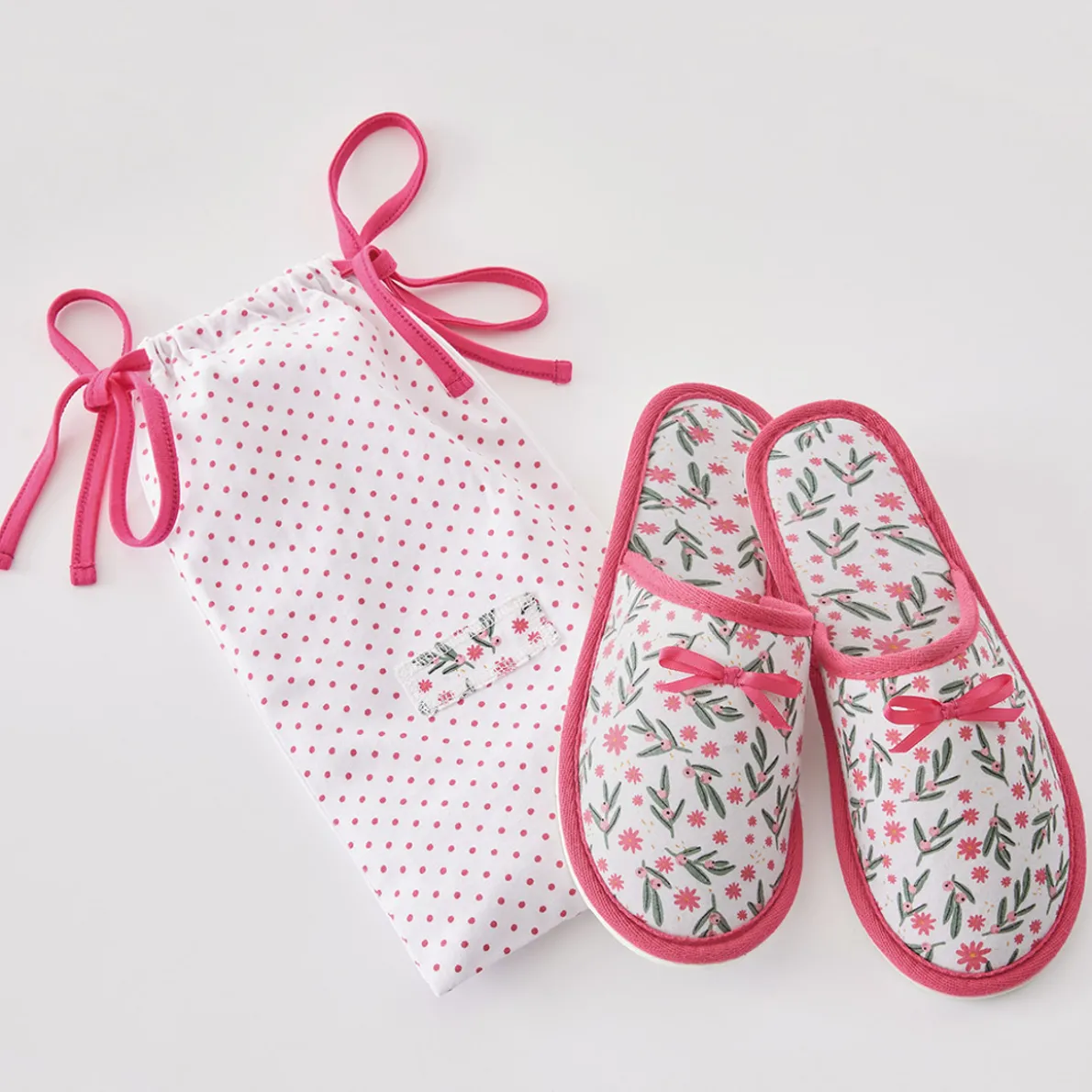 Duo de malice Chaussons avec pochon coordonné