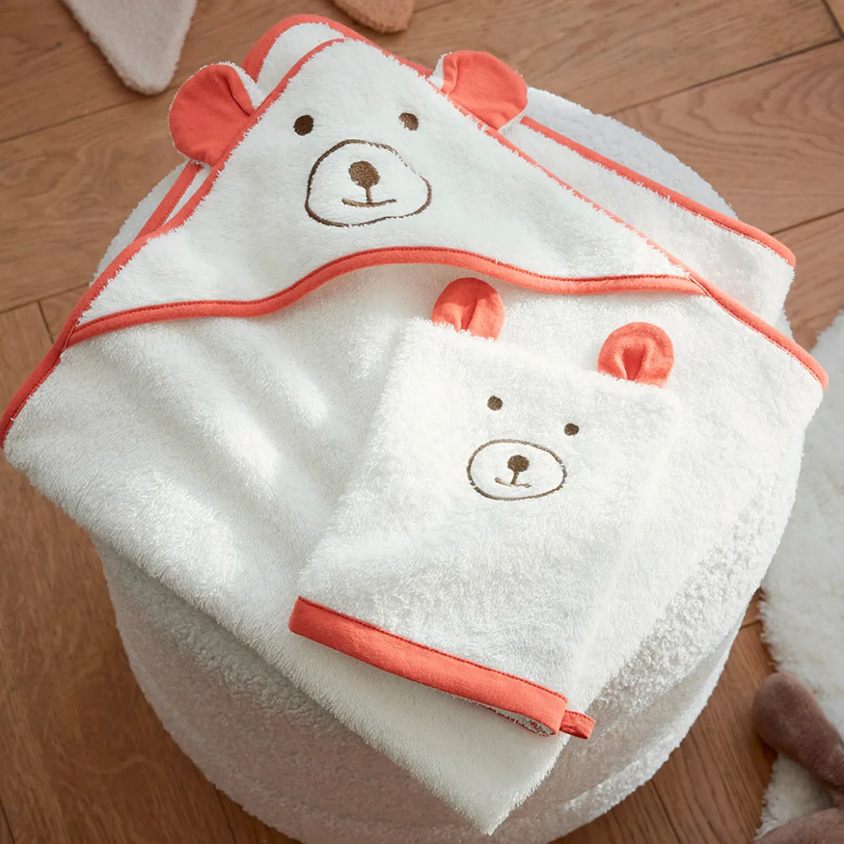 Petit ours Sortie de bain et gant