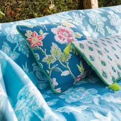 Un oiseau sur la branche Coussin