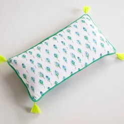 Un oiseau sur la branche Coussin